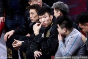 京城篮球盛宴：新星闪耀时与传奇的场边凝视