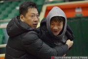 齐鲁寒冬备战忙，丁彦雨航赛前耍宝逗乐李春江