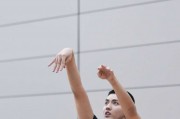 红发少年逐梦球场：吴亦凡的篮球人生