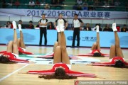 魅力无限：赛场上的精灵舞者演绎篮球新时尚