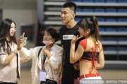 郭艾伦亮相沈阳引爆热情 与女球迷暖心互动大秀球技