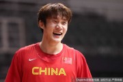丁彦雨航笑傲赛场：回首巅峰时刻，那一抹灿烂笑容背后的拼搏之路