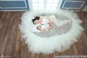 孟达娇妻与爱女定格唯美瞬间 产后身材依旧火辣羡煞旁人