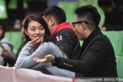 蜀中篮坛的璀璨星光：回望 CBA 赛场上那些动人的美女球迷