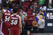 执法NBA夏季联赛的中国第一哨：张潇的破冰之旅