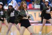 新春首战青岛男篮力克北控 篮球宝贝热舞点燃赛场