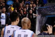 四年三冠英雄泪满襟，五棵松难舍马布里