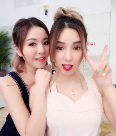 篮球宝贝神似真人芭比,赛场之外绽放甜美阳光魅力 她的身材匀称健康,肤色健康红润,充满了生命的活力,这种健康的美更符合现代体育精神