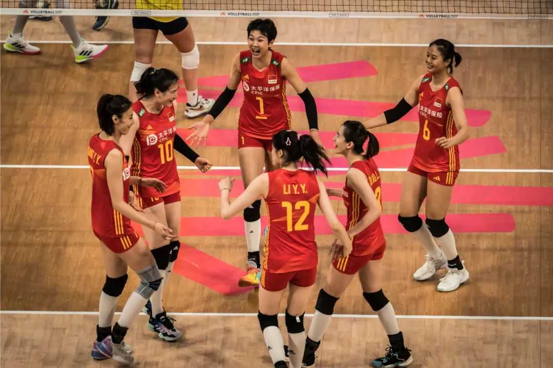 2018年世界女排联赛总决赛季军战：中国女排3-0横扫巴西成功复仇