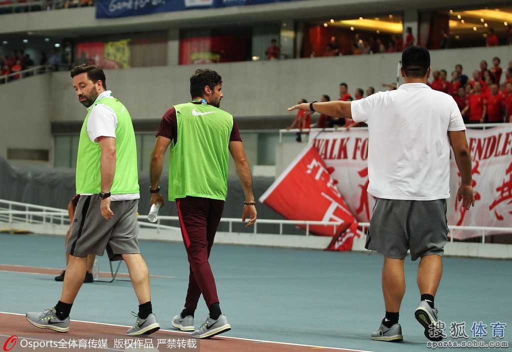 足协杯-上港4-0奇迹翻盘权健！胡尔克双响+郑致云绝杀创历史